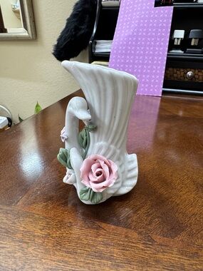 White Swan Ceramic Vase with Rose 4”h x 2-/12”w